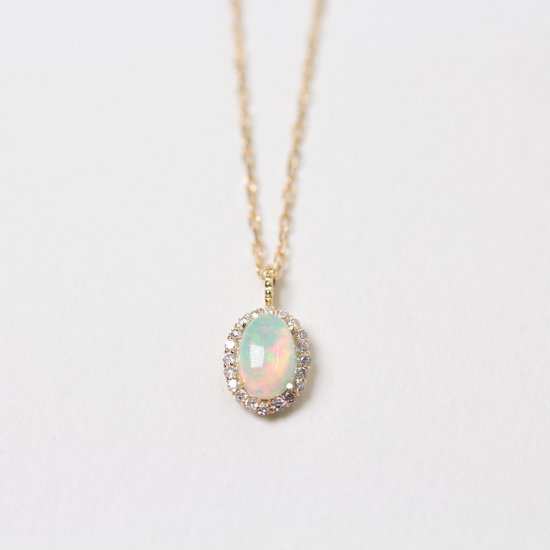 ダイヤモンド / オパール オーバル ネックレス | K18