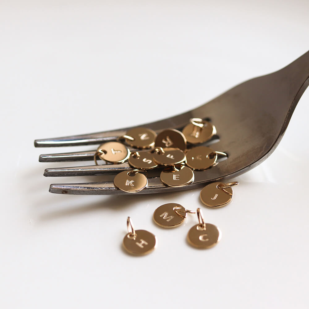 ゴールド コイン イニシャル チャーム | K10YG