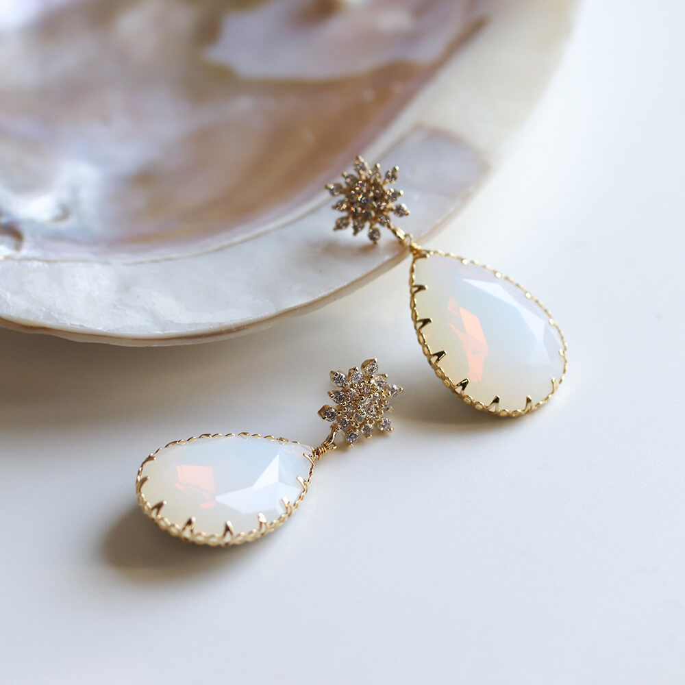 クリスタル ピアス