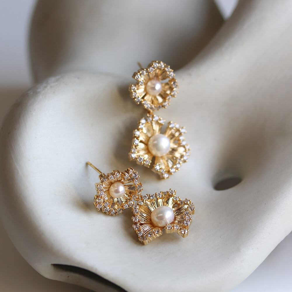 パール / クリスタル フラワー ピアス