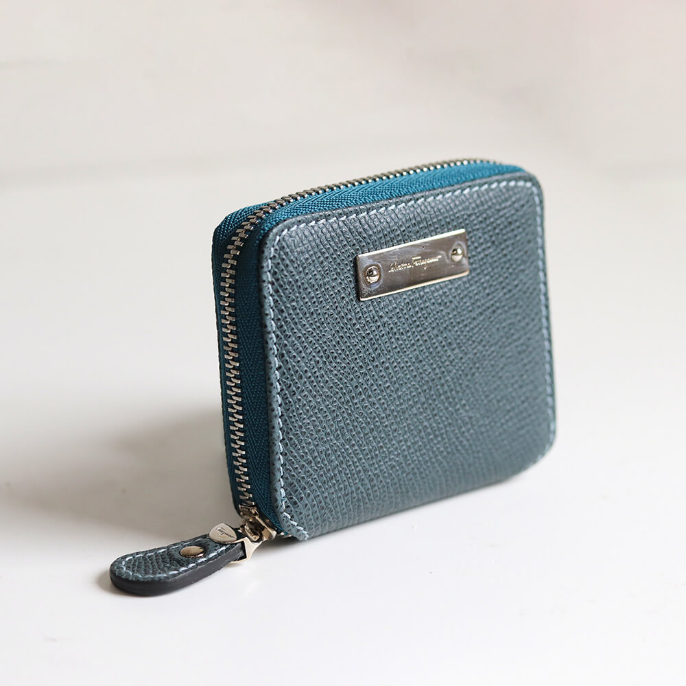 Salvatore Ferragamo〈ヴィンテージポーチ〉