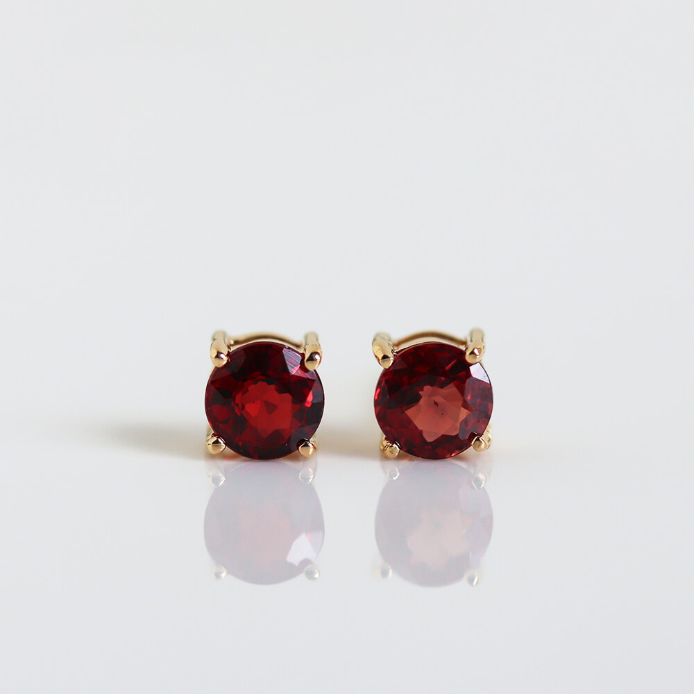 レッドサファイア ピアス | K18〈Web限定〉