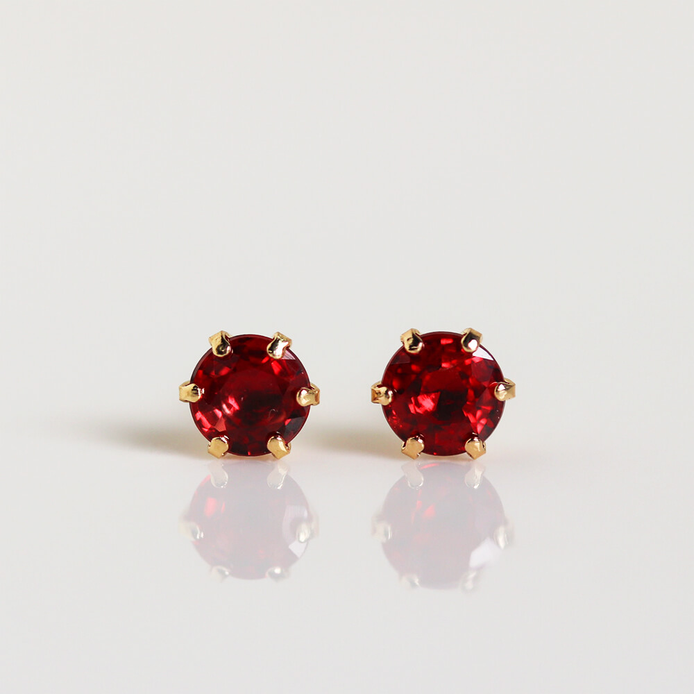 レッドサファイア ピアス | K18〈Web限定〉