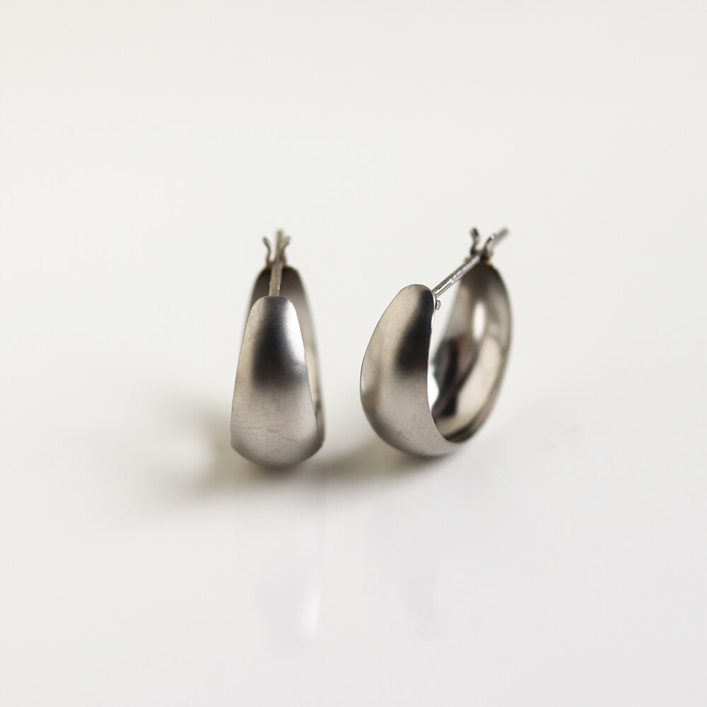 プラチナ スナップ フープ ピアス | PT〈Web限定〉
