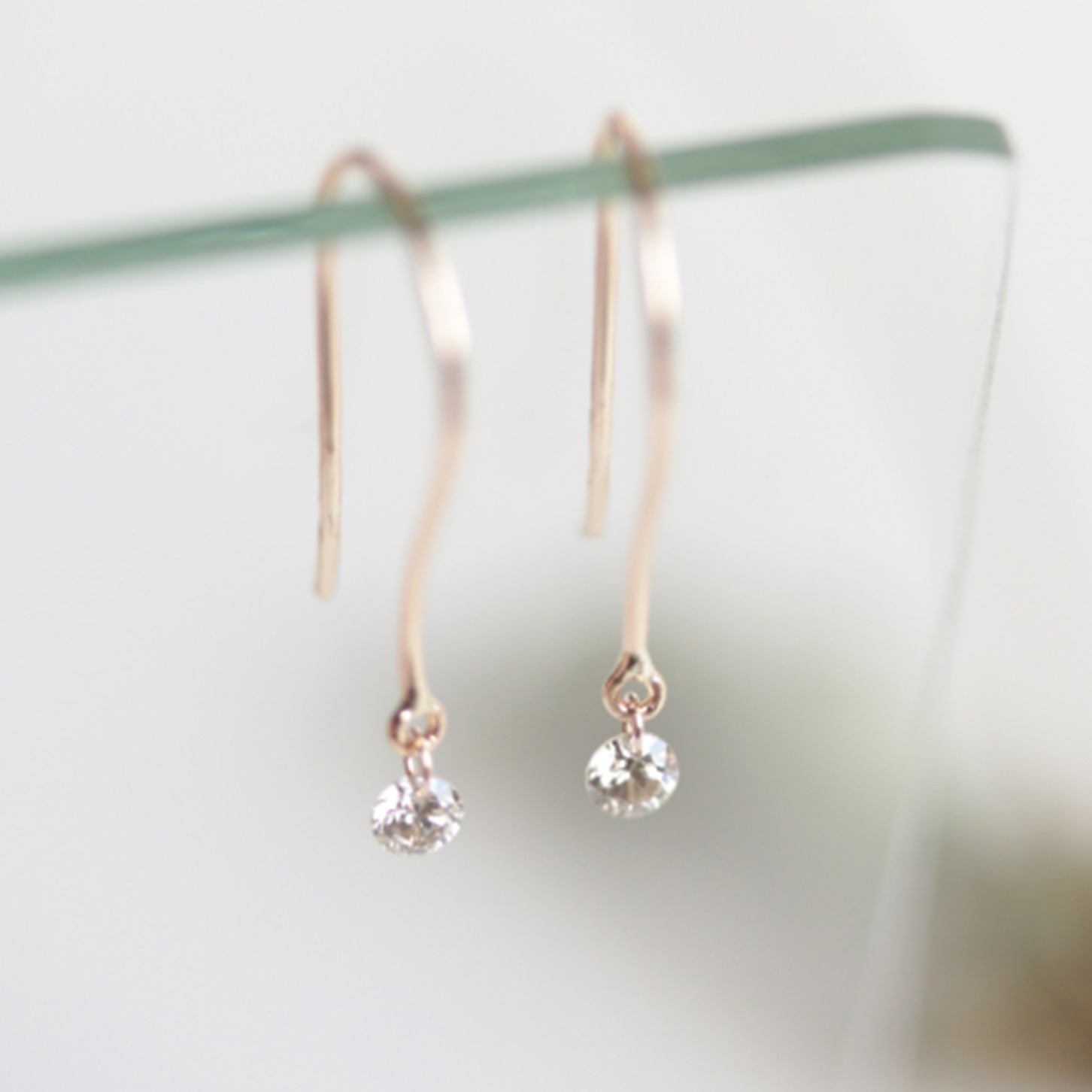 シャンパンダイヤモンド 0.1ct フック ピアス | K10YG 〈ヌーディー〉〈Web限定〉