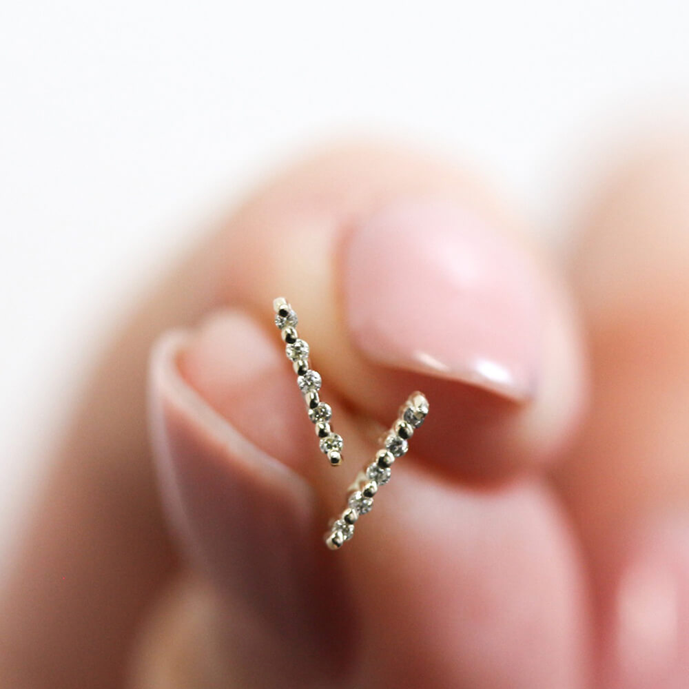 ダイヤモンド ライン ピアス | K10YG〈世界最小〉