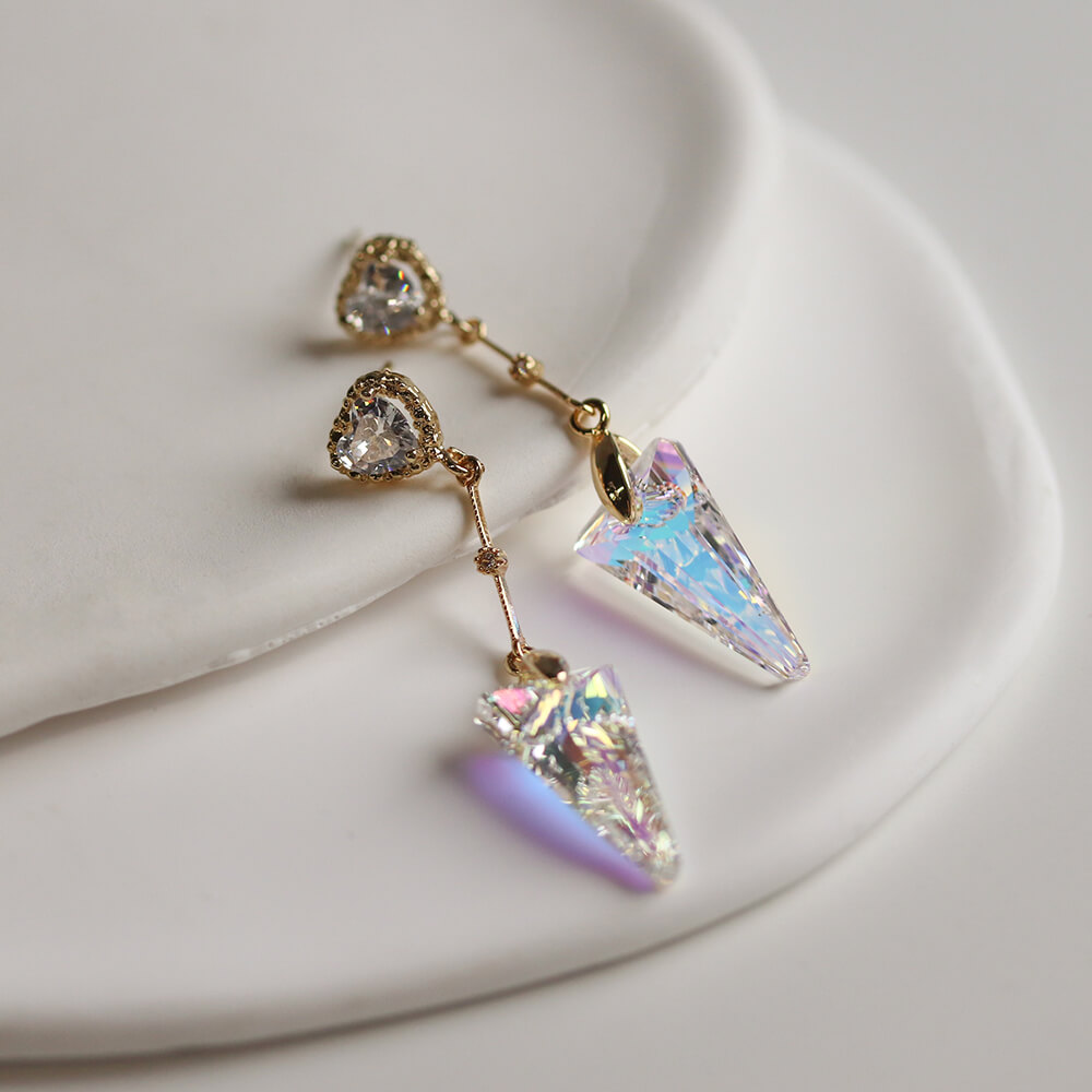 クリスタル ピアス